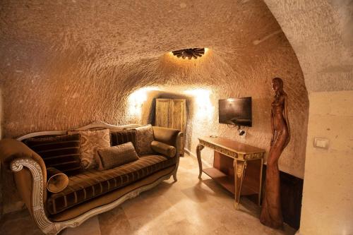 Cappadocia Fairy Chimneys Selfie Cave Hotel