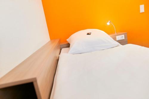Standard Single Room image 3