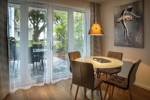 H&H Apartment im Greifswald Eldena Nr19-Jonas mit Terrasse 4.6km von Diedrichshagen entfernt