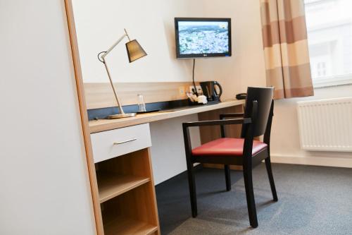 Standard Single Room image 6