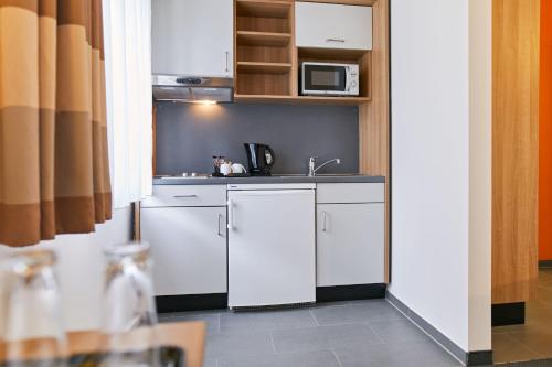 Superior Double Room with Kitchenette image 3