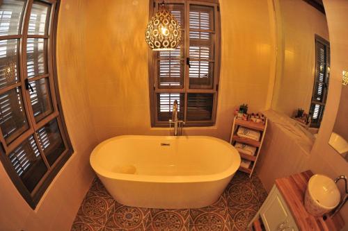 Vonios kambarys, Salah Aldin House in Akas