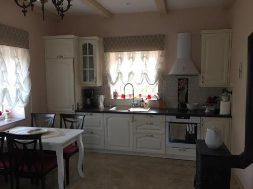 keuken, Namas Almadojus in Priekule