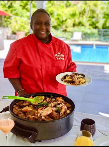 餐廳, Bungalow La Perle - Jacuzzi - Piscine in 聖弗郎奈瓦