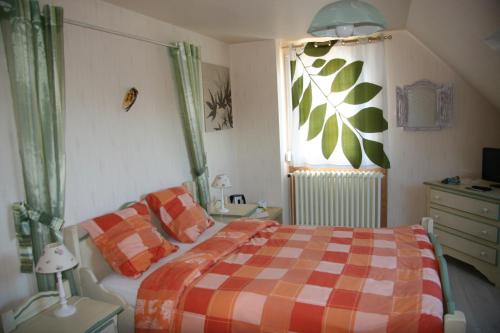 1 double bed, 1 twin bed