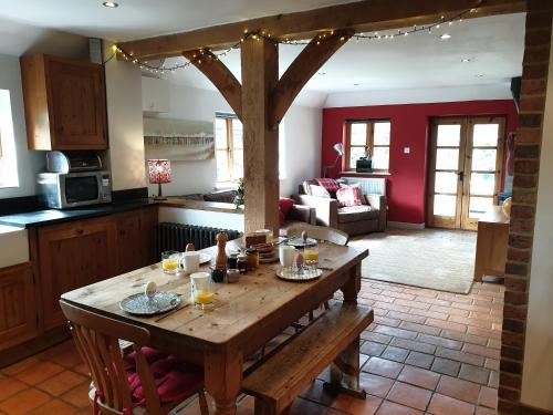 Delightful cottage on the River Adur close to Brighton & the Downs no dogs sorry cottage Best Western Old Tollgate