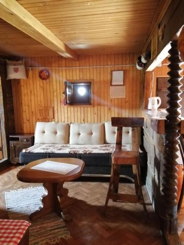 Robinzonski smještaj Tepeš (Robinzonski smjestaj Tepes) in Tuheļske Topļice