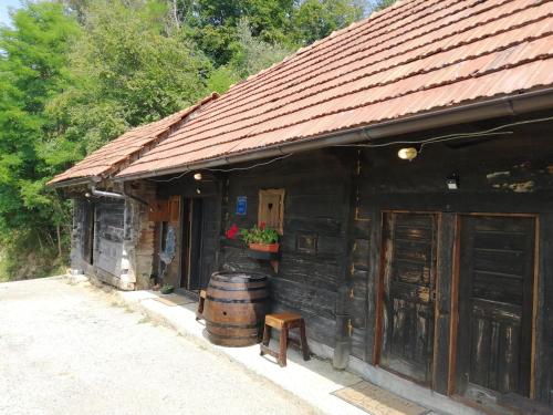 Viesnīcas āriene, Robinzonski smještaj Tepeš (Robinzonski smjestaj Tepes) in Tuheļske Topļice