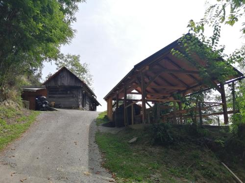 Robinzonski smještaj Tepeš (Robinzonski smjestaj Tepes) in Tuheļske Topļice