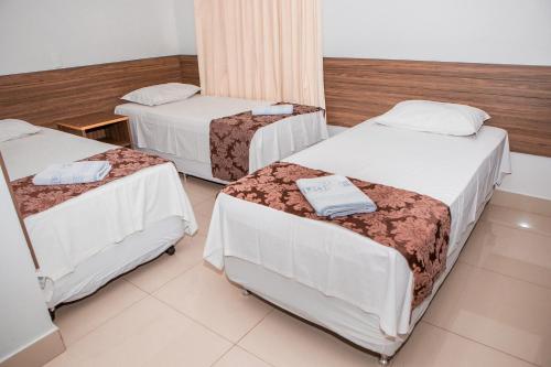 3 twin beds