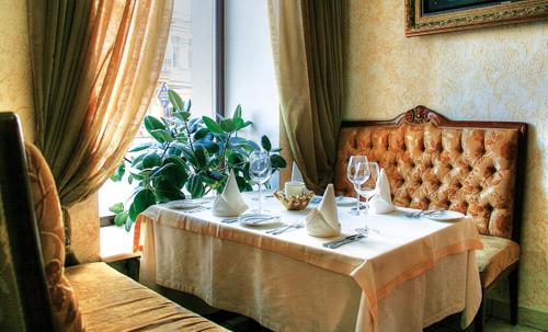 ผับ/เลาจน์, โปดอล พลาซ่า โฮเต็ล (Podol Plaza Hotel) in โปดิลสกี