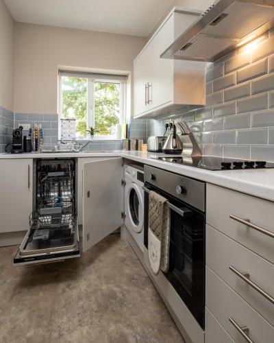 Willow Lodge - Deluxe Apartment - Solihull Close to JLR, NEC & Airport