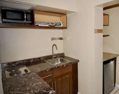 Sheridan Hostel Ideally located in the Dania Beach area, Sheridan Hostel promises a relaxing and wonderful visit. Offering a variety of facilities and services, the property provides all you need for a good nights s