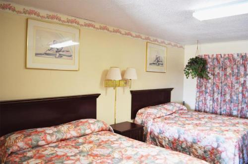 Queen Room with Three Queen Beds - Non smoking