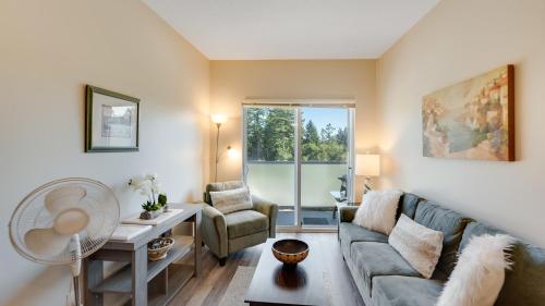 . Cozy Creekside 1 bedroom condo