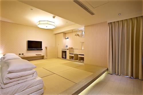 2 futon beds