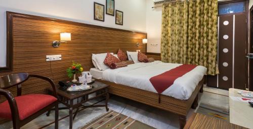 Superior Double or Twin Room image 6