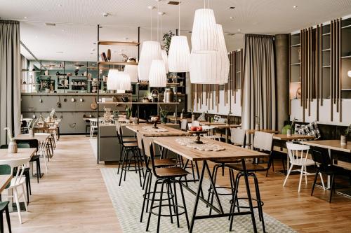 مطعم, Vienna House Easy by Wyndham Stuttgart in فاينغن