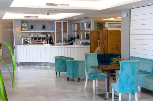 Hotel Oasis - image 9