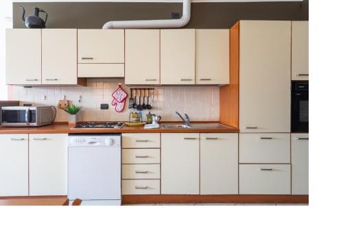 Cocina, ENJOY VARENNA CASA VACANZE in Varenna