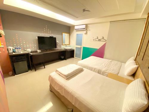 Standard Triple Room image 2