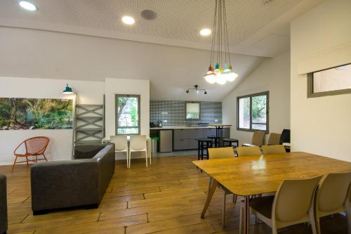 設施, SPNI Hermon Field School in 提比里亞市中心