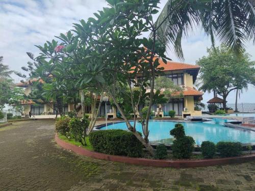 RedDoorz Plus near Tugu Mercusuar Anyer in Anyer