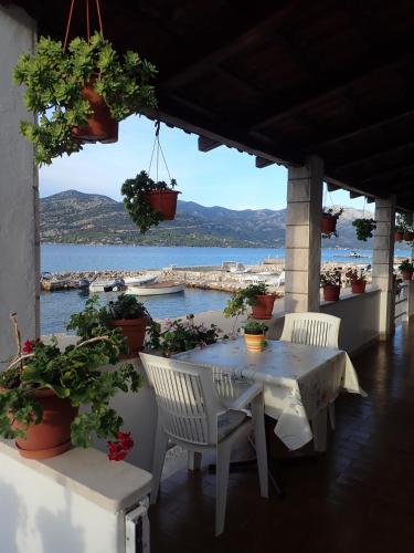  Katja Beach Apartment in Račišće
