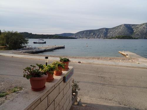  Katja Beach Apartment in Račišće