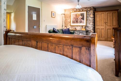 Ty Mawr Country Hotel - image 3