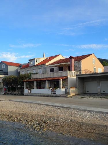  Katja Beach Apartment in Račišće