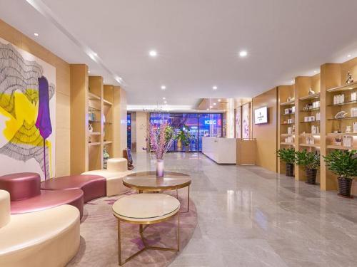 Lavande Hotel Guangzhou North Station Huacheng Road Metro Station in Huadu District