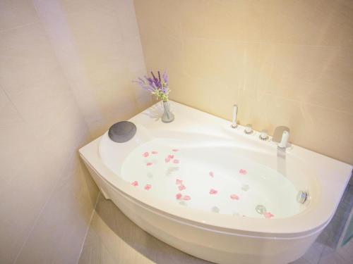 Lavande Hotels·Zibo Beijing Road Huaqiao Building in Zibo