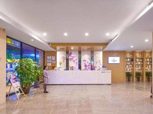 Lavande Hotel Guangzhou North Station Huacheng Road Metro Station in Huadu District