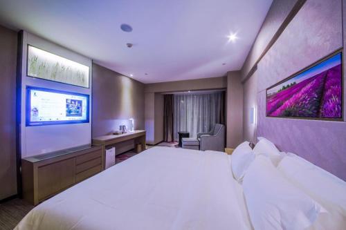 Lavande Hotel Haining Leather City Yintai Branch