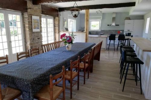 Gîte de charme 14 personnes labellisé Clévacances 3 étoiles (Gite de charme 14 personnes labellise Clevacances 3 etoiles) in 坎佩爾市中心