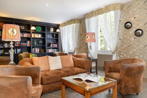 Logis Hôtel Domaine de Valaudran