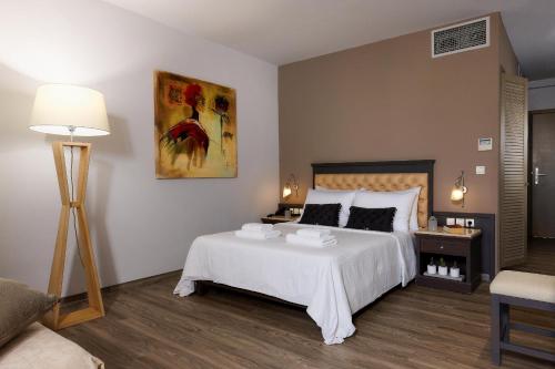 Castello City Hotel - image 5