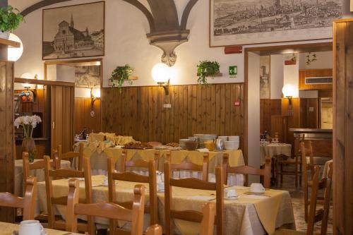 Auto Park Hotel con Ristorante interno e PARCHEGGIO INTERNO GRATUITO!!! - image 7