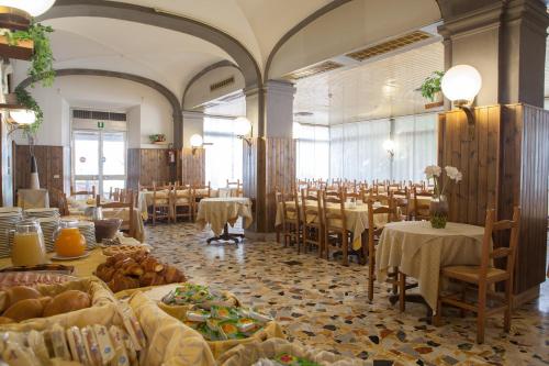 Auto Park Hotel con Ristorante interno e PARCHEGGIO INTERNO GRATUITO!!! - image 13