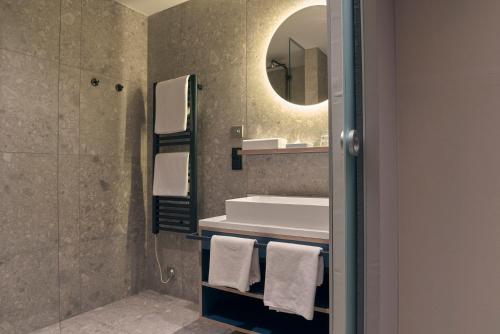 Mountains Hotel Room Type - Deluxe Double Room with Mountain View