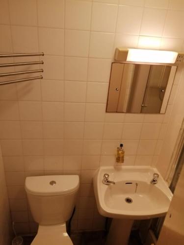 Glasgow House - image 10