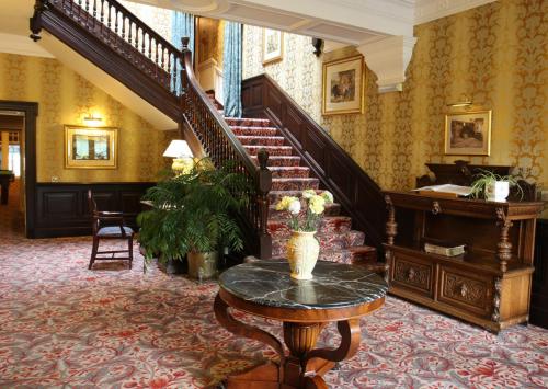 Lobby, Mansion House Hotel in Elgin