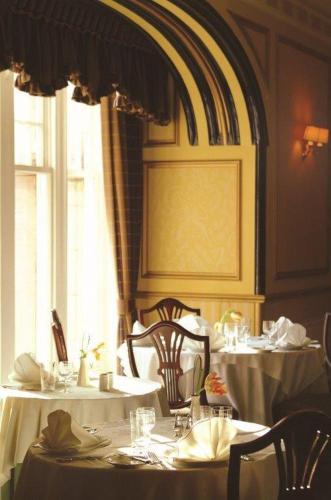 طعام و مشروبات, The Mansion House Hotel in ايلجين