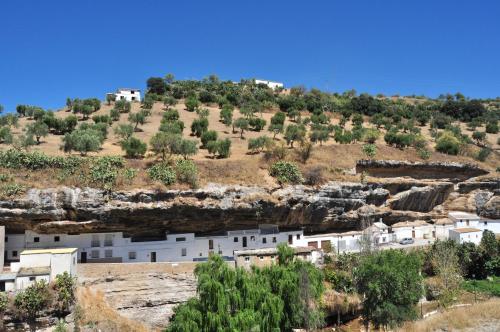 Casa entre Rocas Setenil