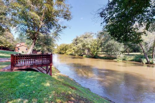 River Escape On The Toccoa - main image