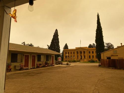 Independence Courthouse Motel