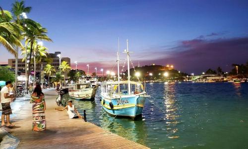 Home office e FAZ TUDO A PE EM CABO FRIO - Aconchegante Quarto e Sala, wifi e cozinha