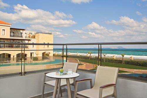 Double Room with Sea View image 4
