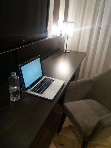 Double Room (1 Adult)